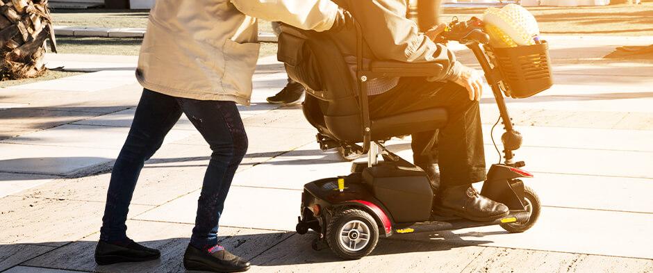 A Short Guide to Types of Walking Aids Available for Elderly People